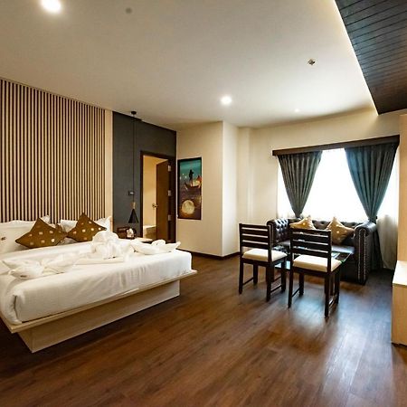 The Royal Palace Hotel 400703 Navi Mumbai Luaran gambar